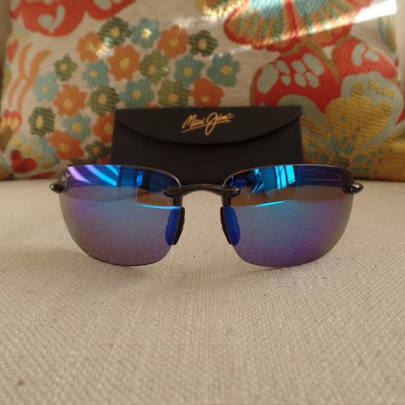 Maui Jim HO'OKIPA - Translucent Smoke Grey Frame w/ Blue Hawaii Lens - Picture 8 of 12